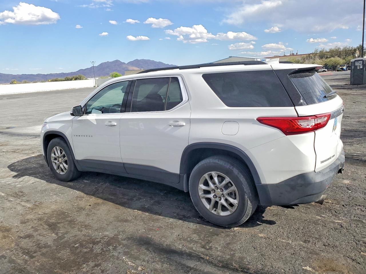 2020 Chevrolet Traverse Lt - zdjęcie 2