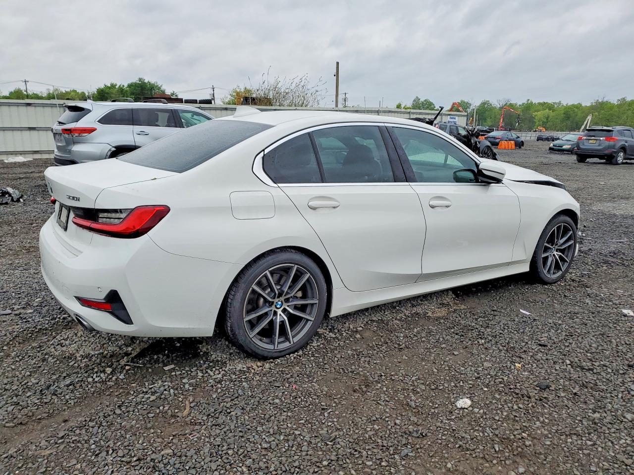 2021 BMW 330I - zdjęcie 3