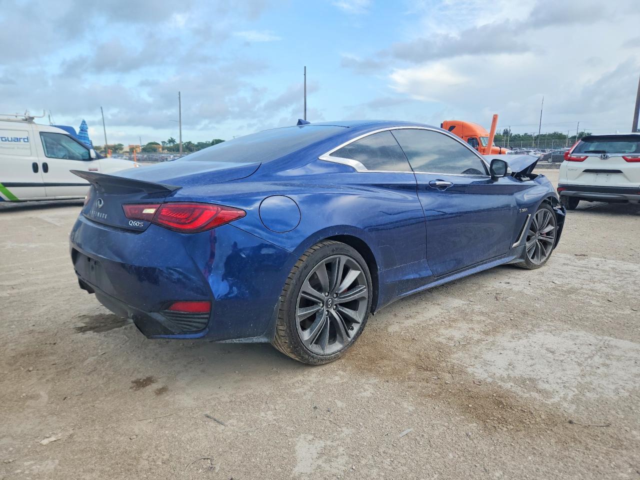 2019 Infiniti Q60 Red Sport 400 - zdjęcie 3