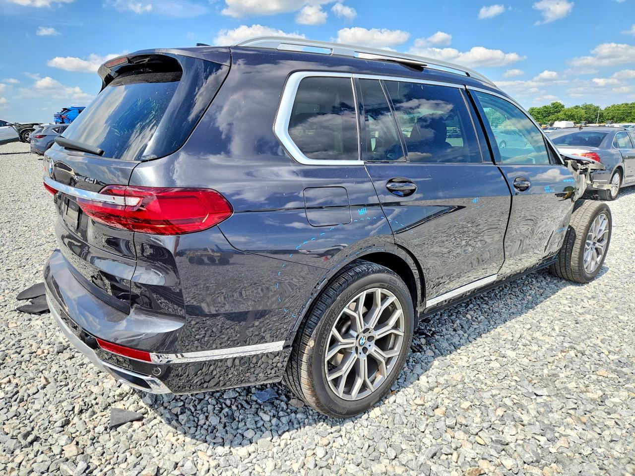 2021 BMW X7 xDrive40I - zdjęcie 3