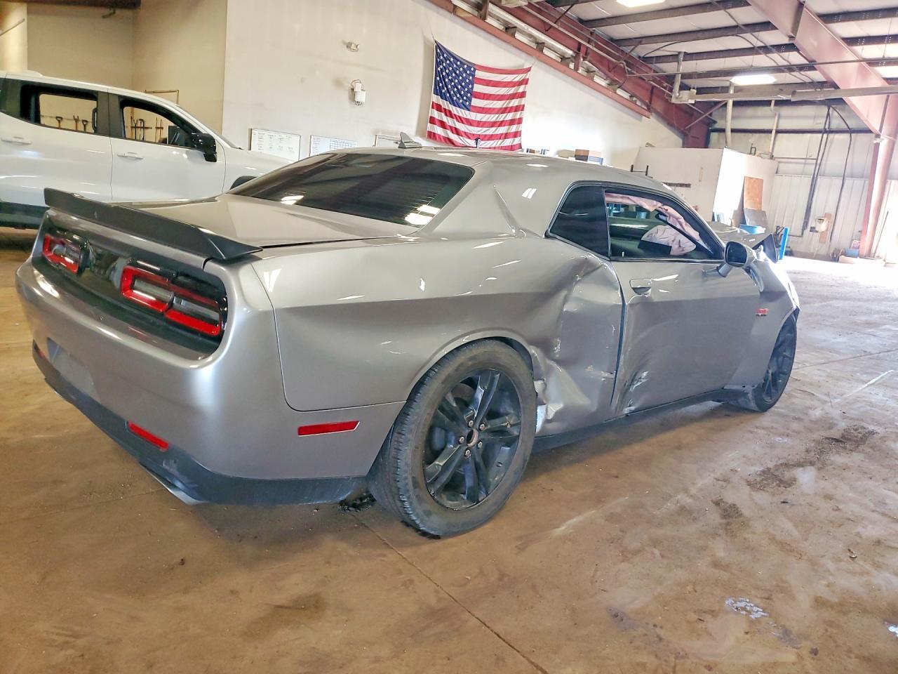2016 Dodge Challenger R - zdjęcie 3