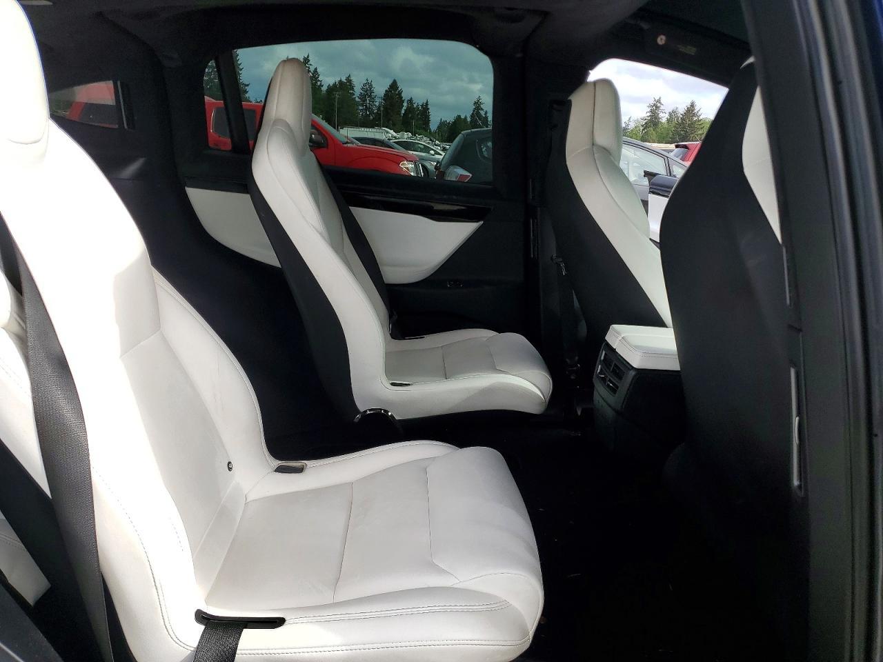 2018 Tesla Model X - zdjęcie 11