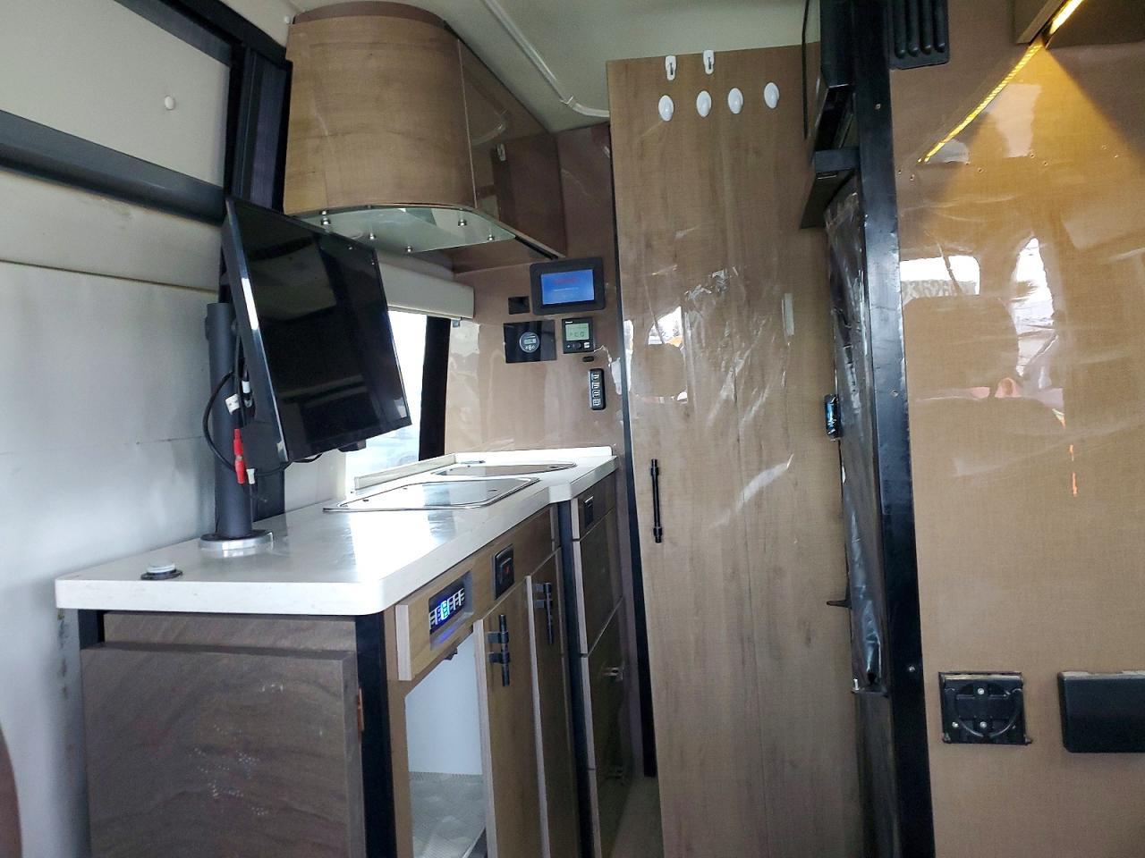 2022 Winnebago Sprinter 3 - zdjęcie 10