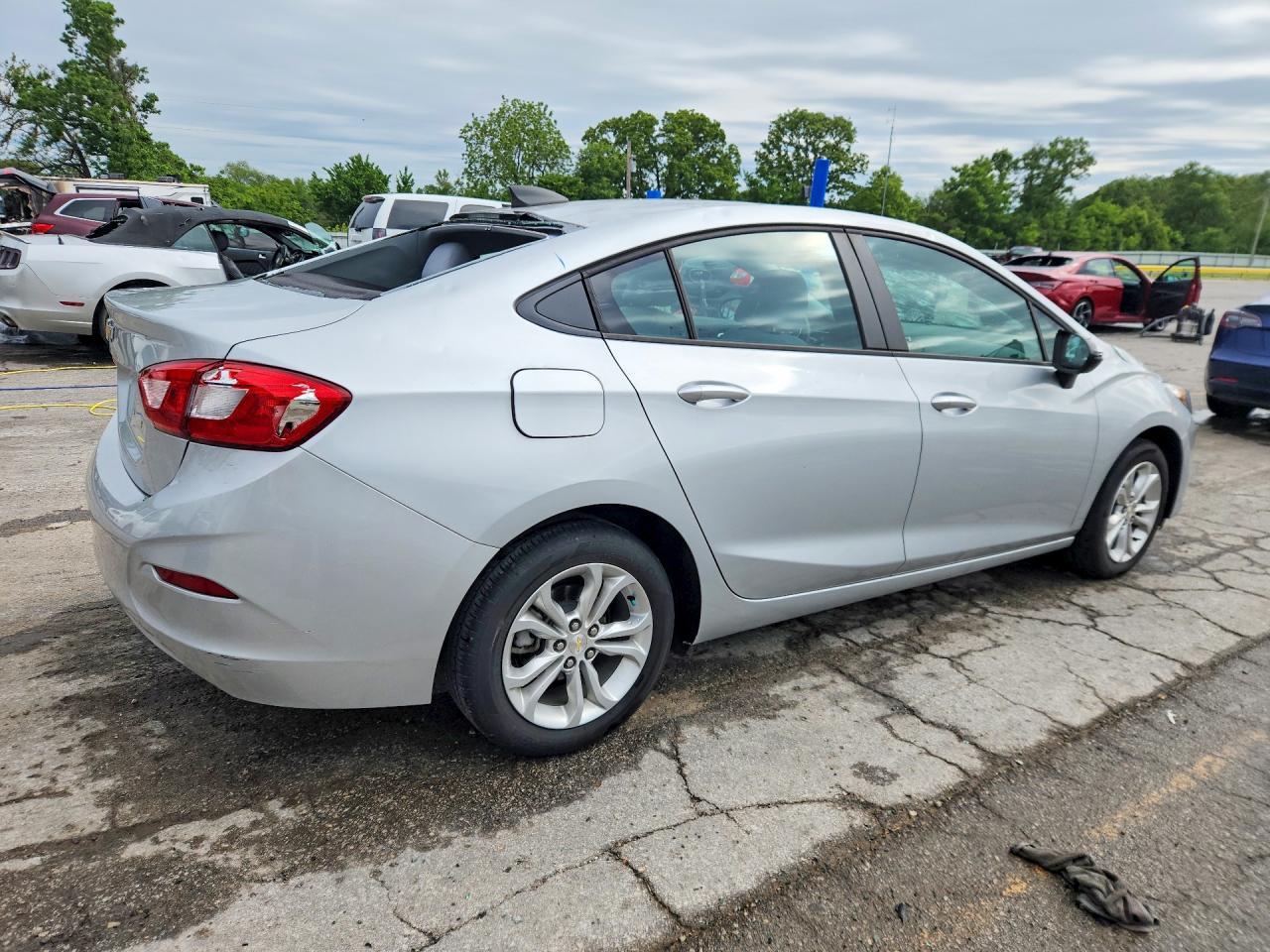 2019 Chevrolet Cruze Ls - zdjęcie 3