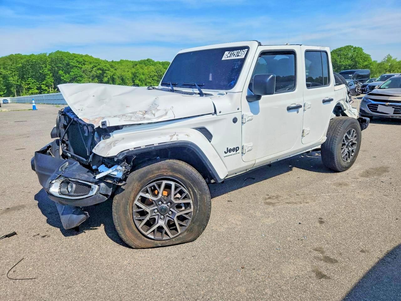 2025 Jeep Wrangler Sahara - zdjęcie główne