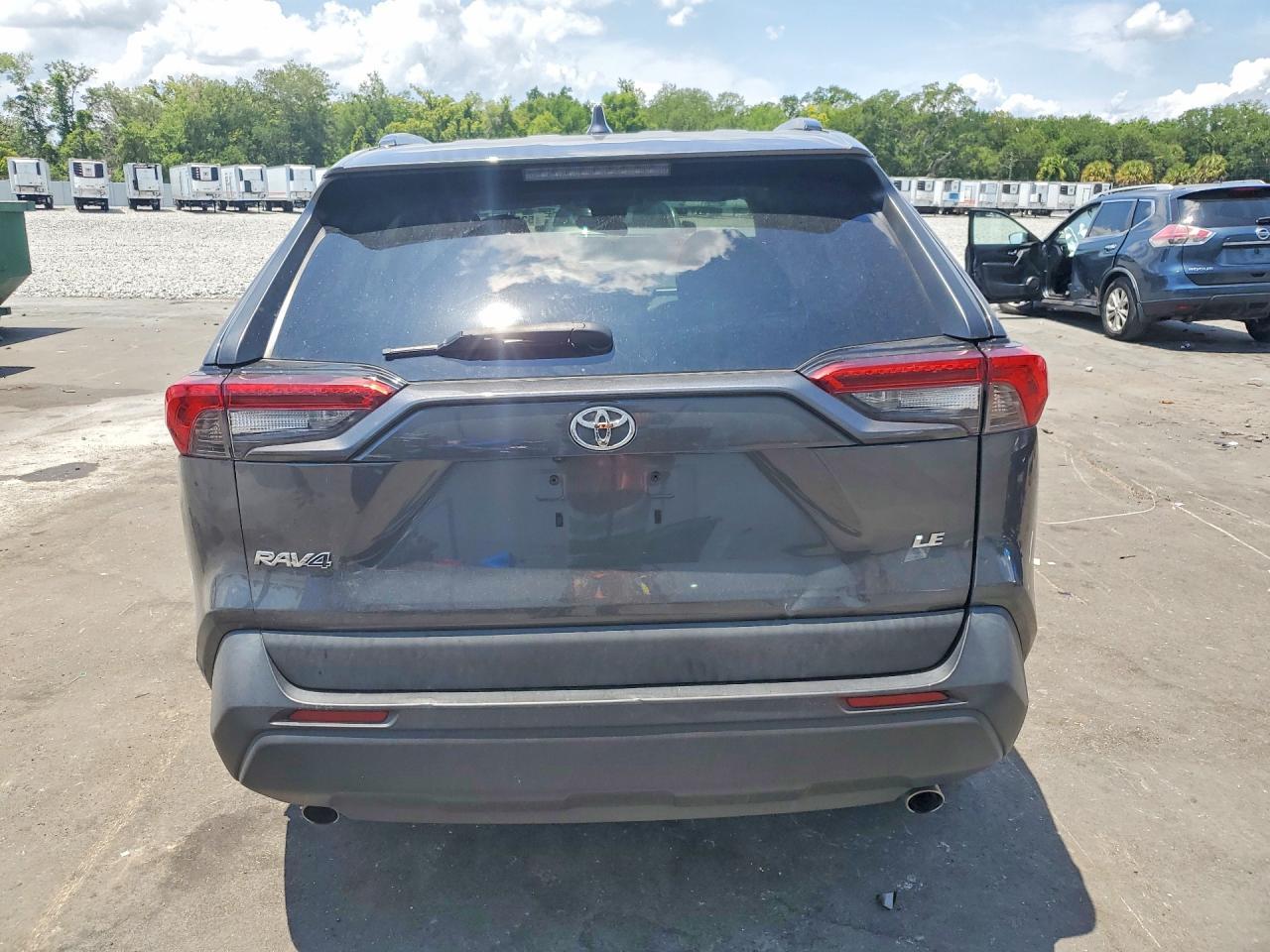 2020 Toyota Rav4 Le - zdjęcie 6