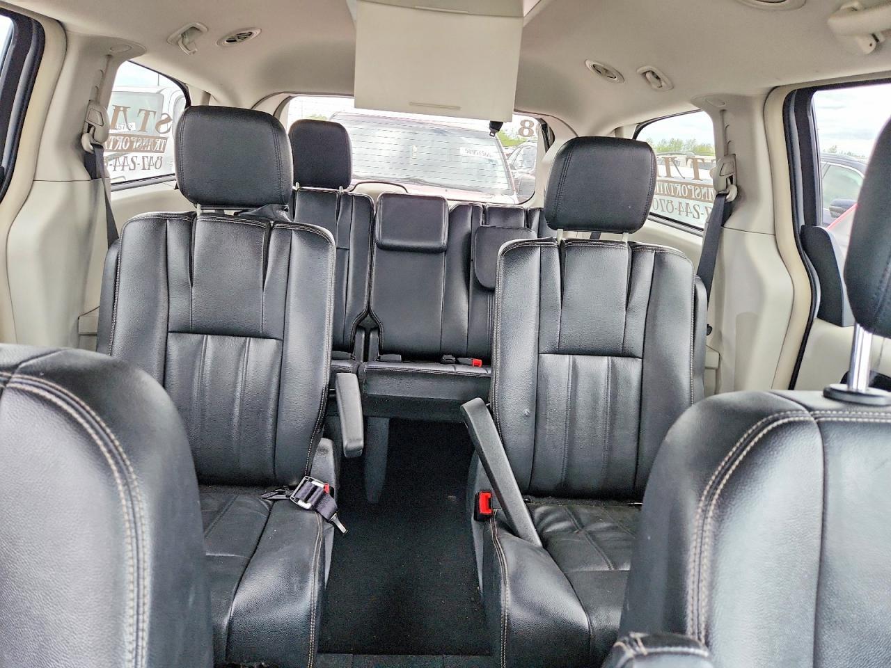 2014 Chrysler Town & Country Touring - zdjęcie 10