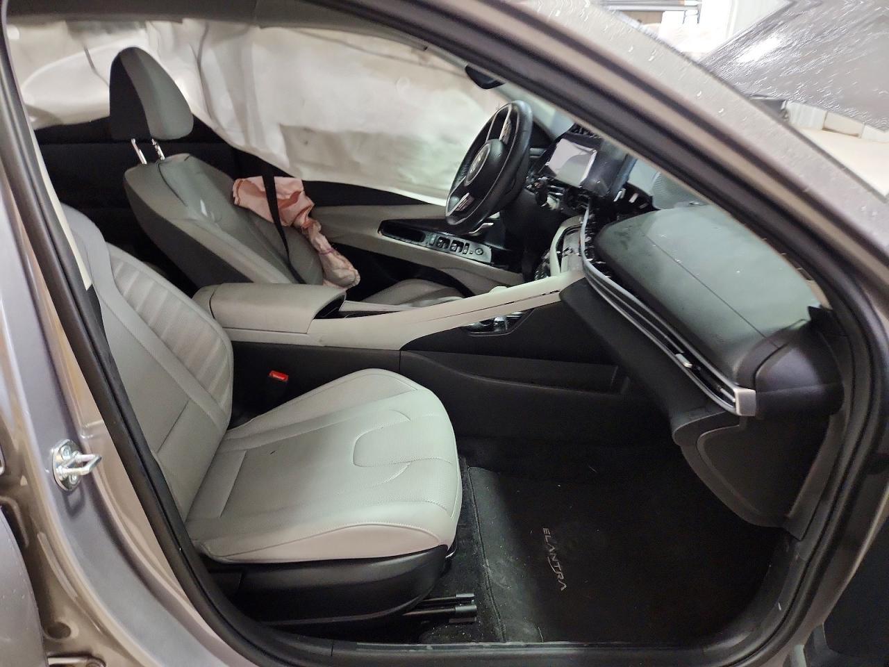 2025 Hyundai Elantra Limited - zdjęcie 7
