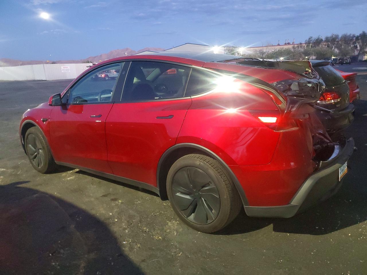 2026 Tesla Model Y - zdjęcie 2