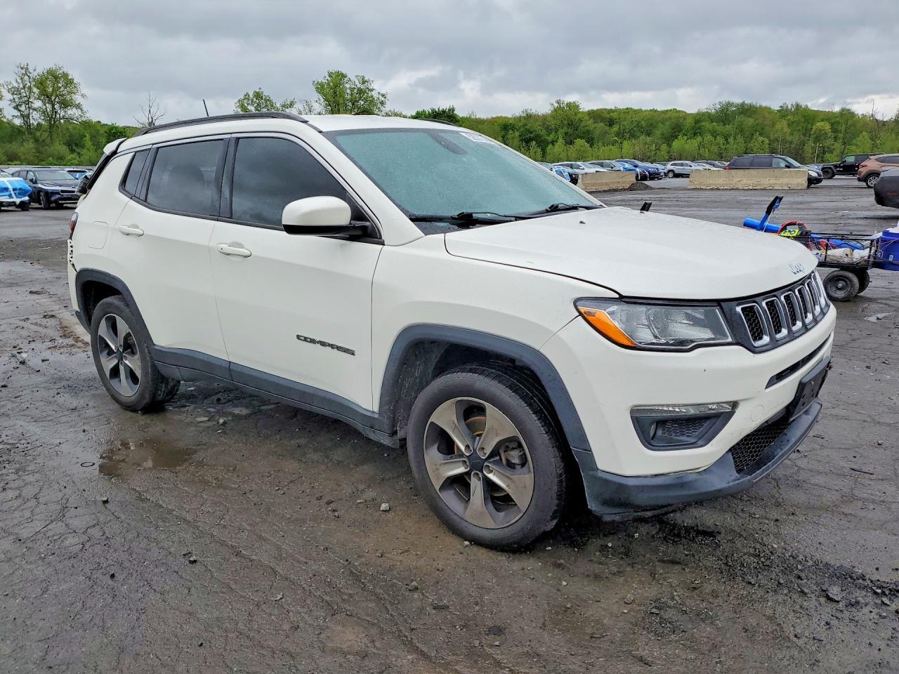 2017 Jeep Compass Latitude - zdjęcie 4