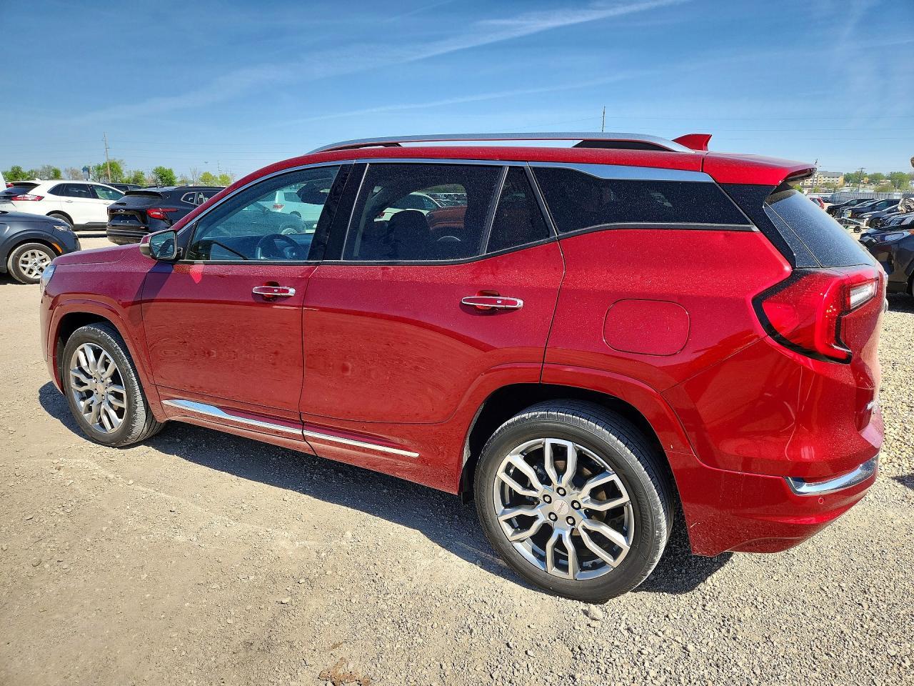 2023 GMC Terrain Denali - zdjęcie 2