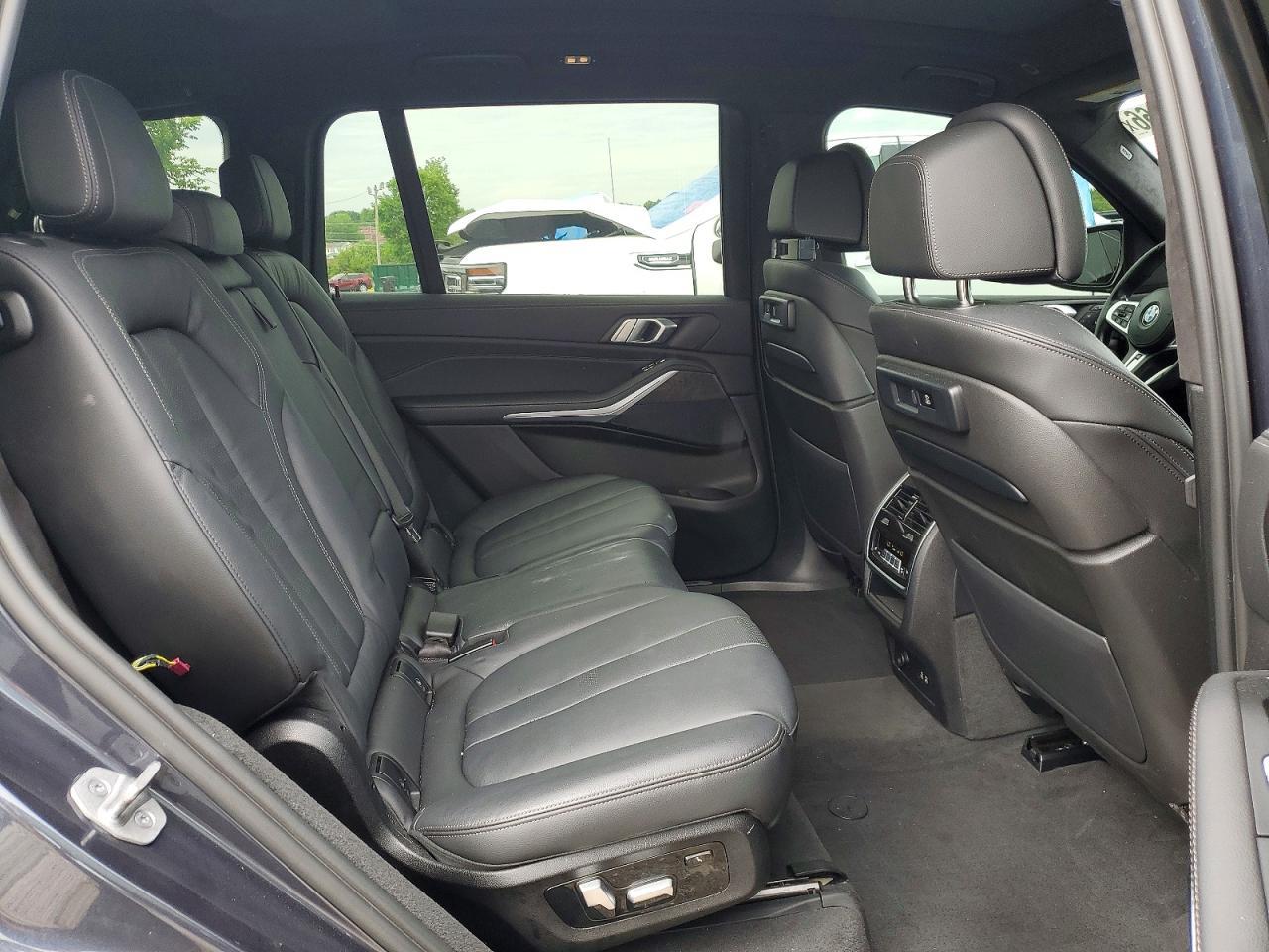 2022 BMW X7 xDrive40I - zdjęcie 11