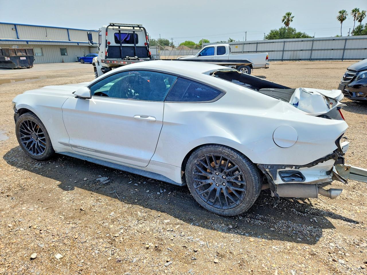 2017 Ford Mustang - zdjęcie 2