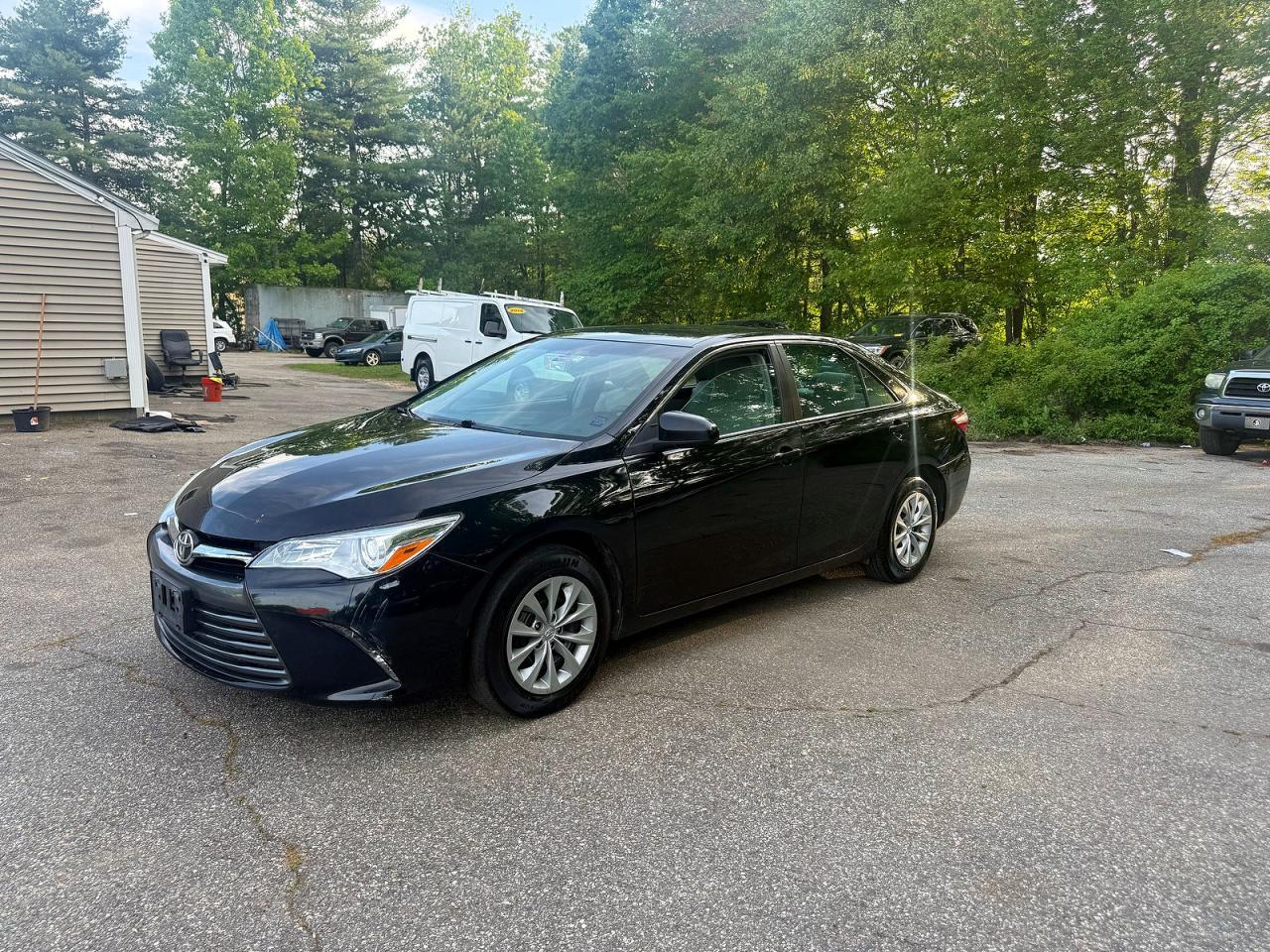 2015 Toyota Camry Le - zdjęcie 2
