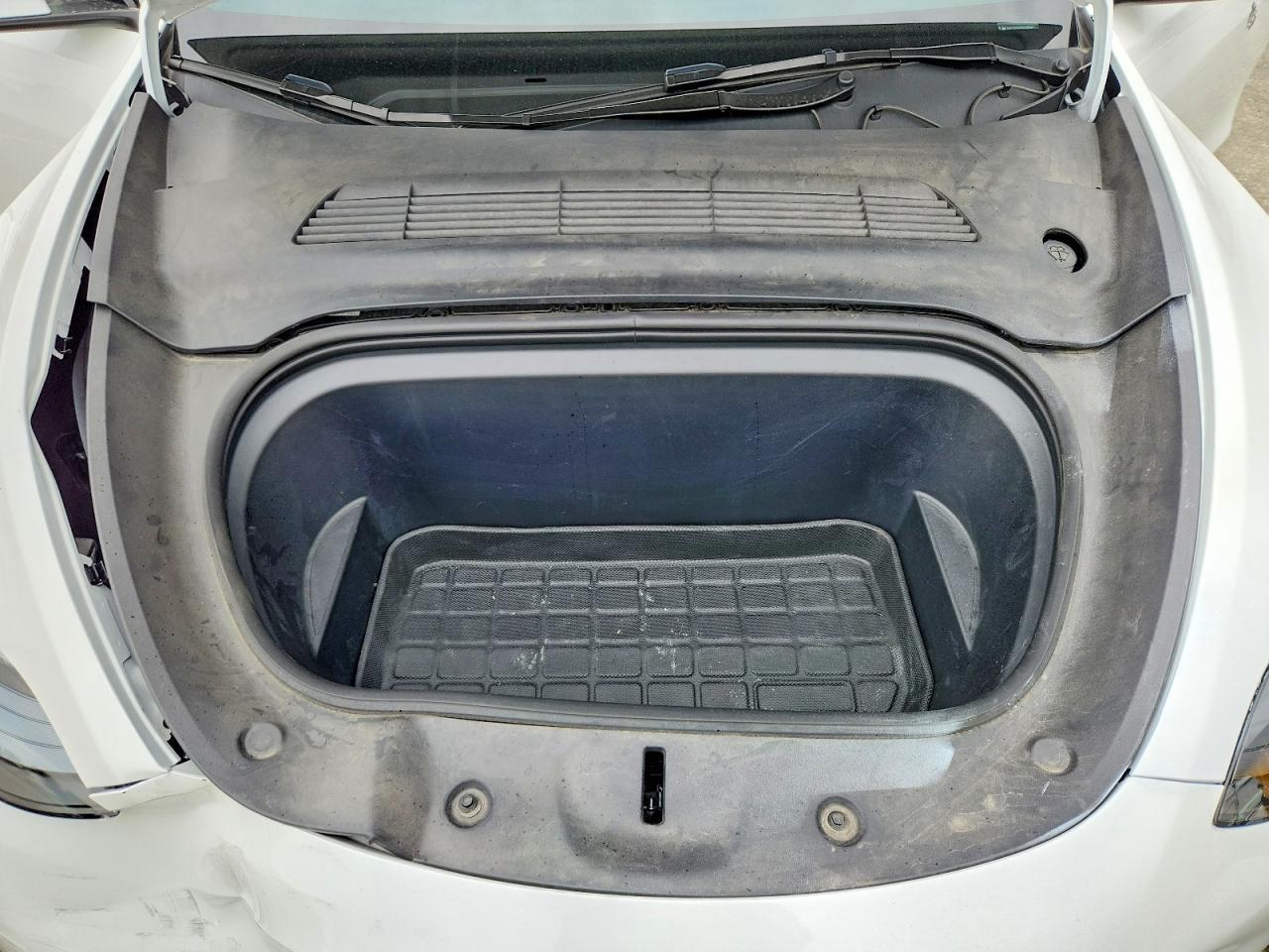 2025 Tesla Model Y - zdjęcie 12