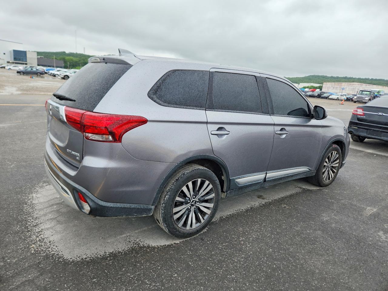 2019 Mitsubishi Outlander Se - zdjęcie 3
