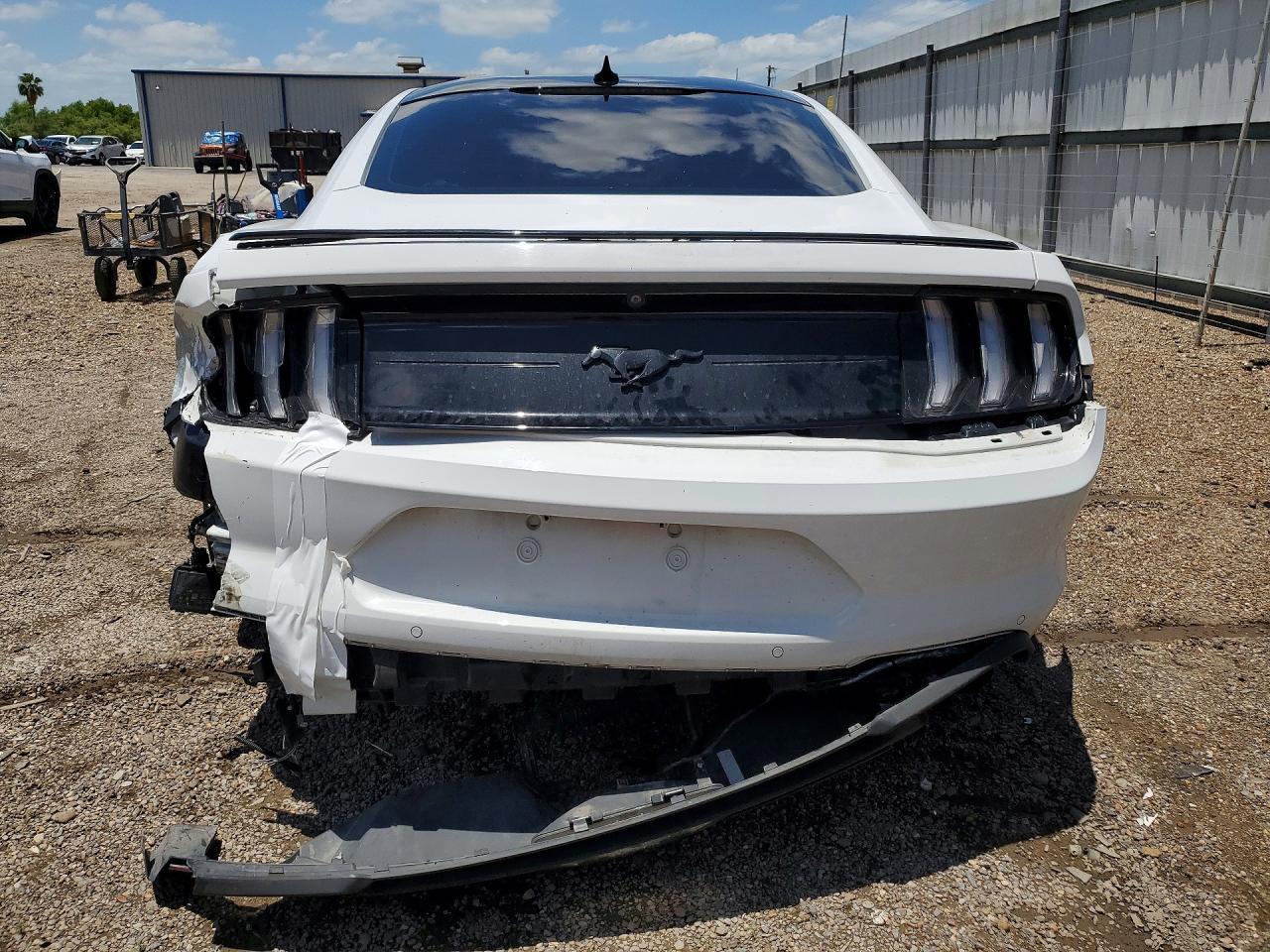 2021 Ford Mustang - zdjęcie 6