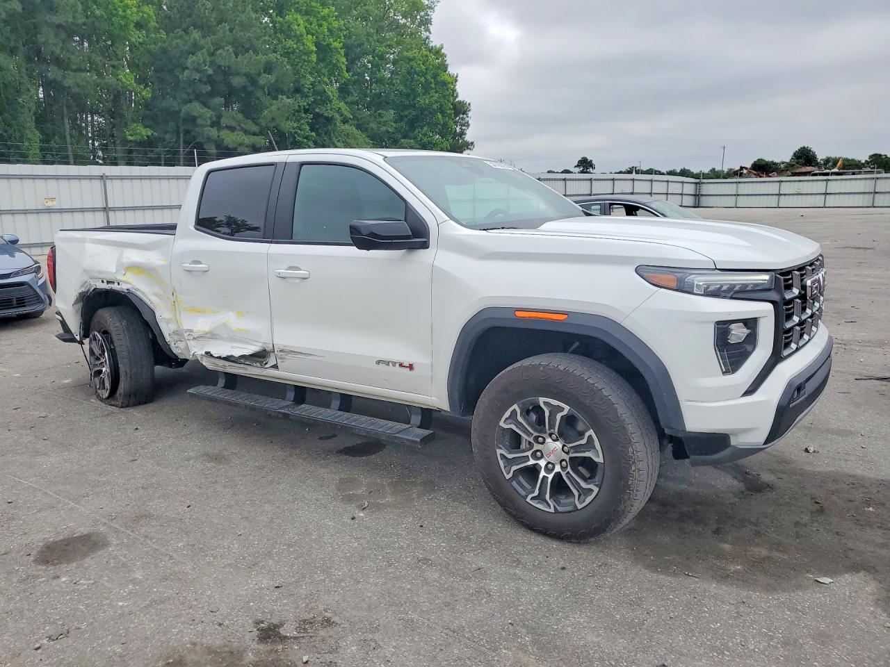 2025 GMC Canyon At4 - zdjęcie 4