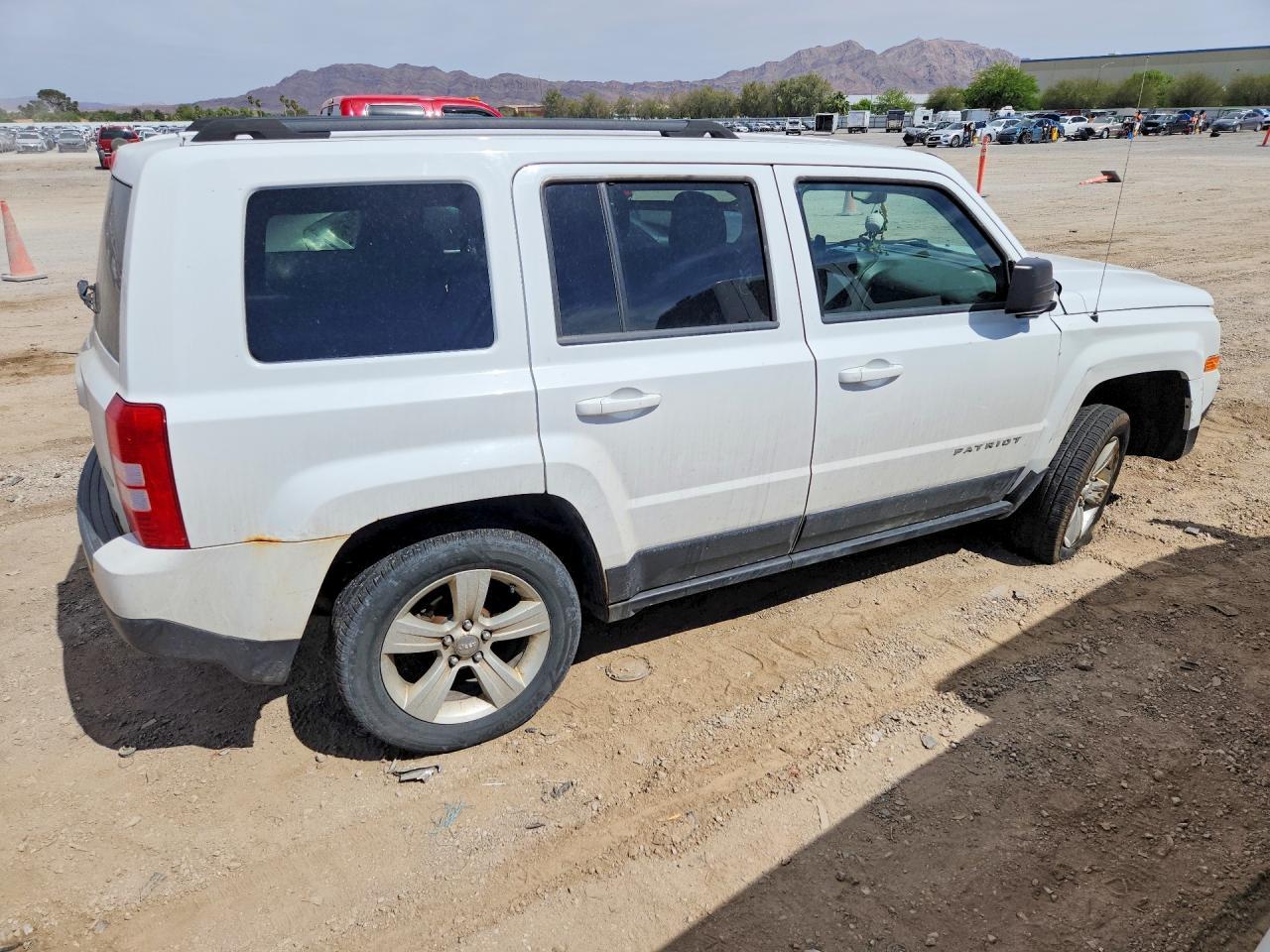 2014 Jeep Patriot Latitude - zdjęcie 3