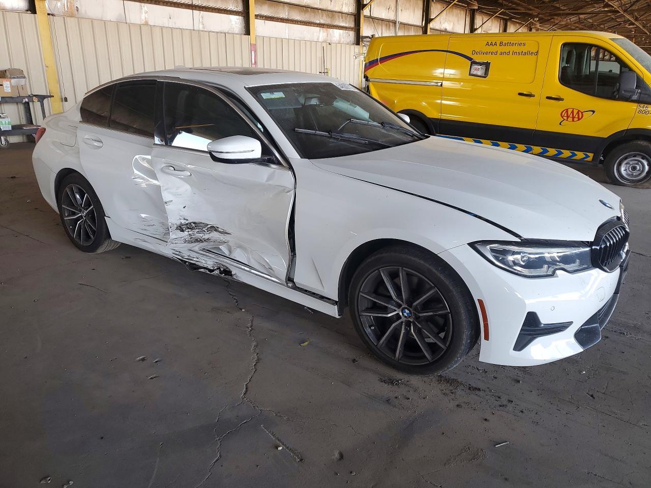 2021 BMW 330I - zdjęcie 4