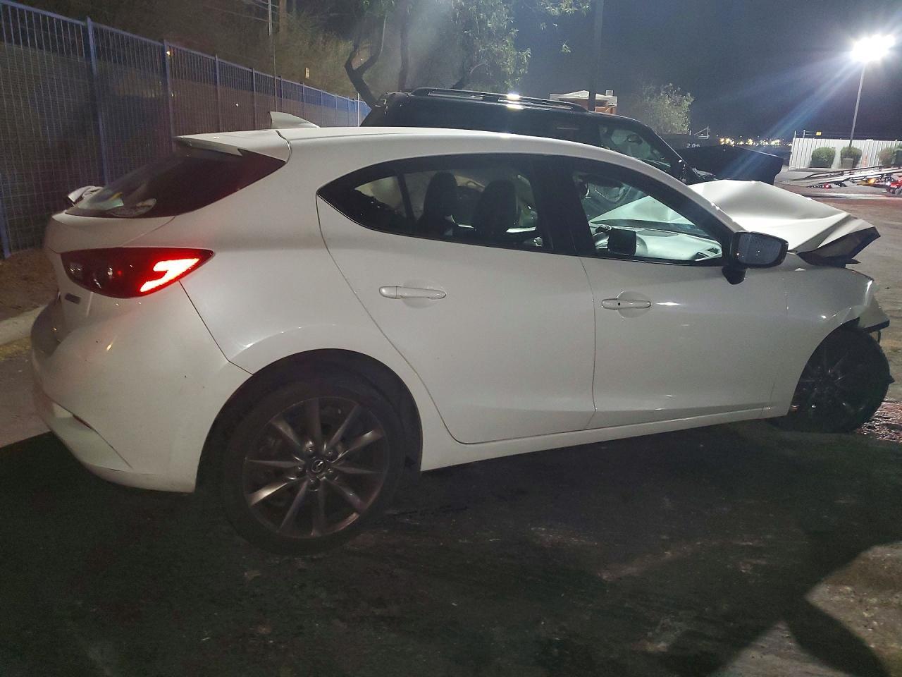 2018 Mazda 3 Grand Touring - zdjęcie 3