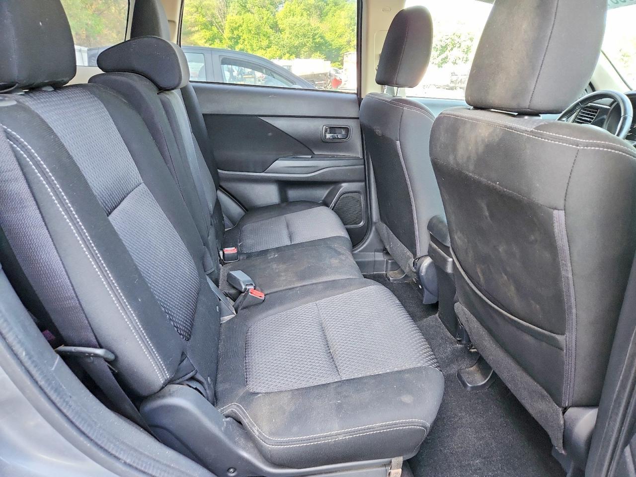 2017 Mitsubishi Outlander Se - zdjęcie 11