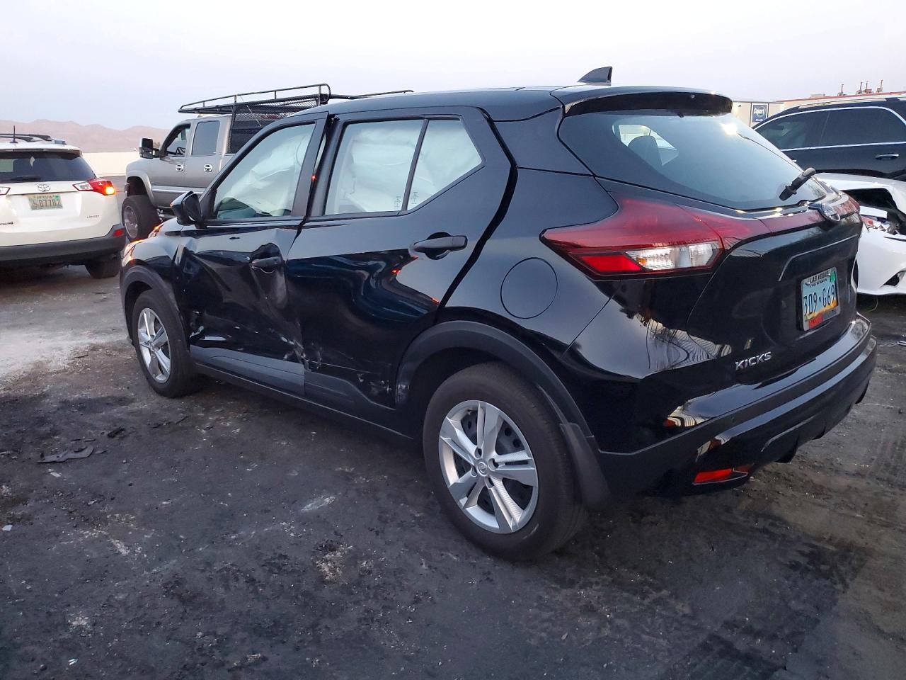 2025 Nissan Kicks Play S - zdjęcie 2