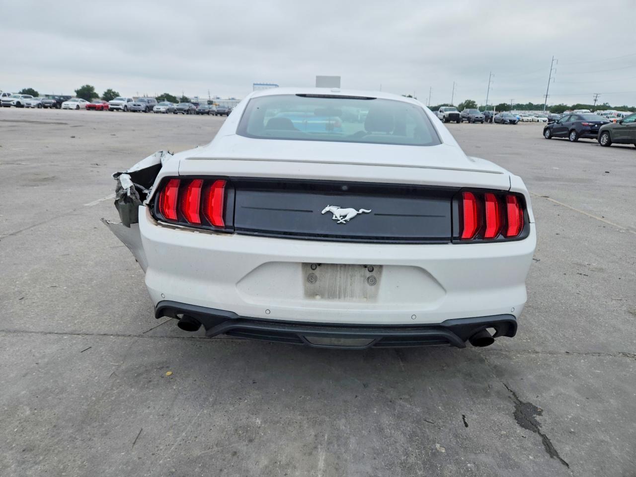 2018 Ford Mustang - zdjęcie 6