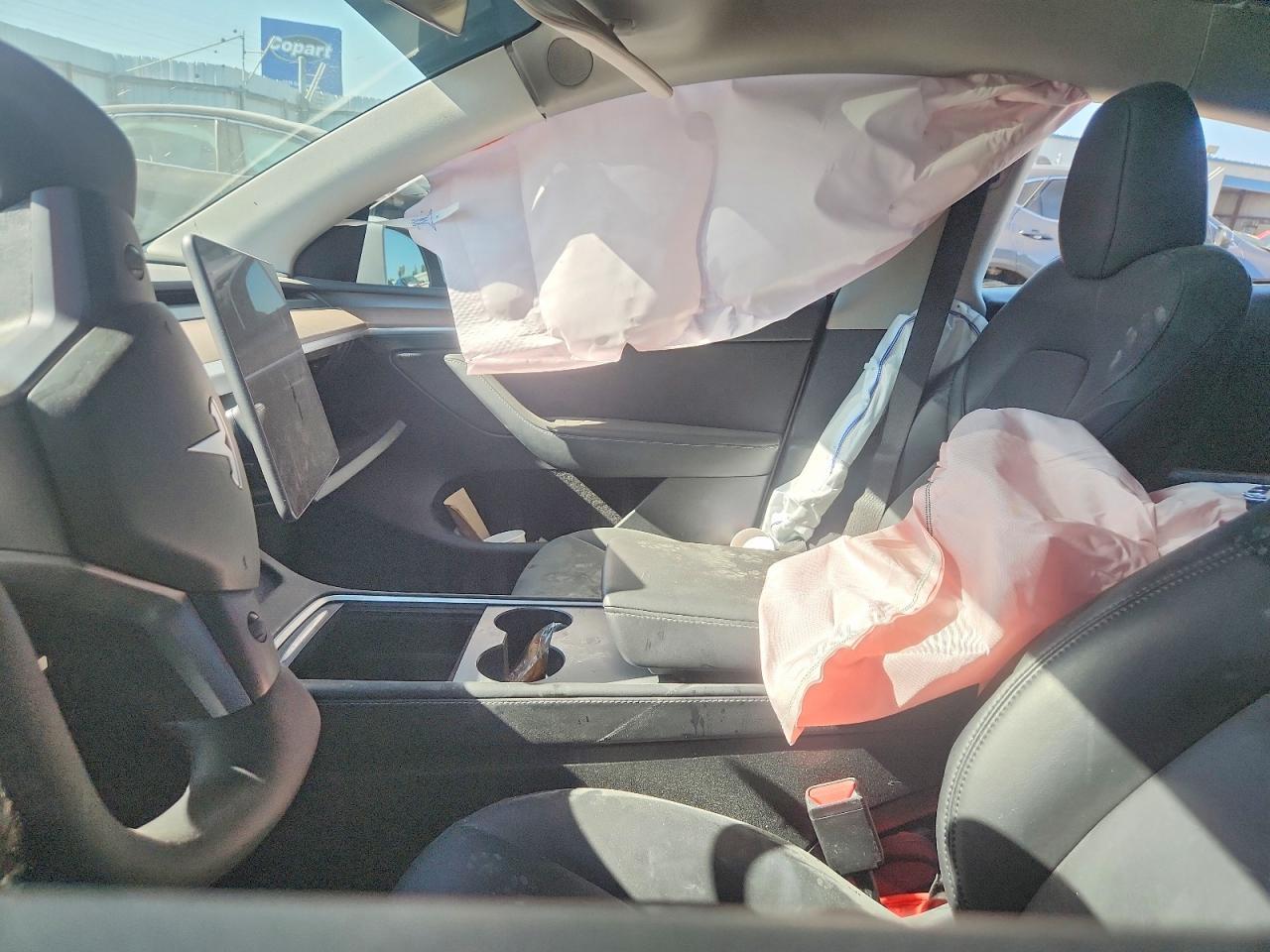 2024 Tesla Model Y - zdjęcie 7