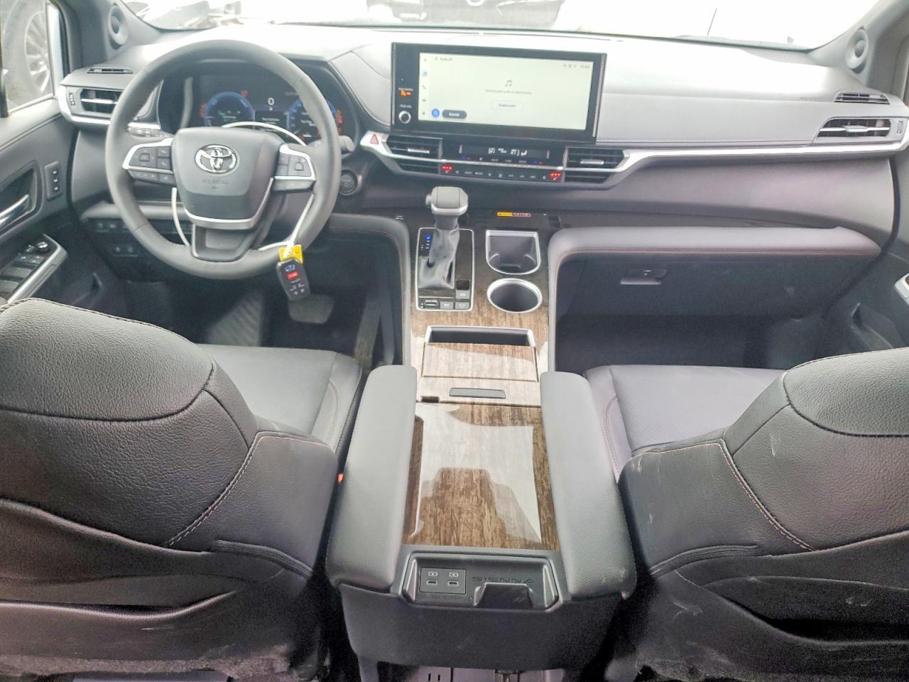 2025 Toyota Sienna Le - zdjęcie 8