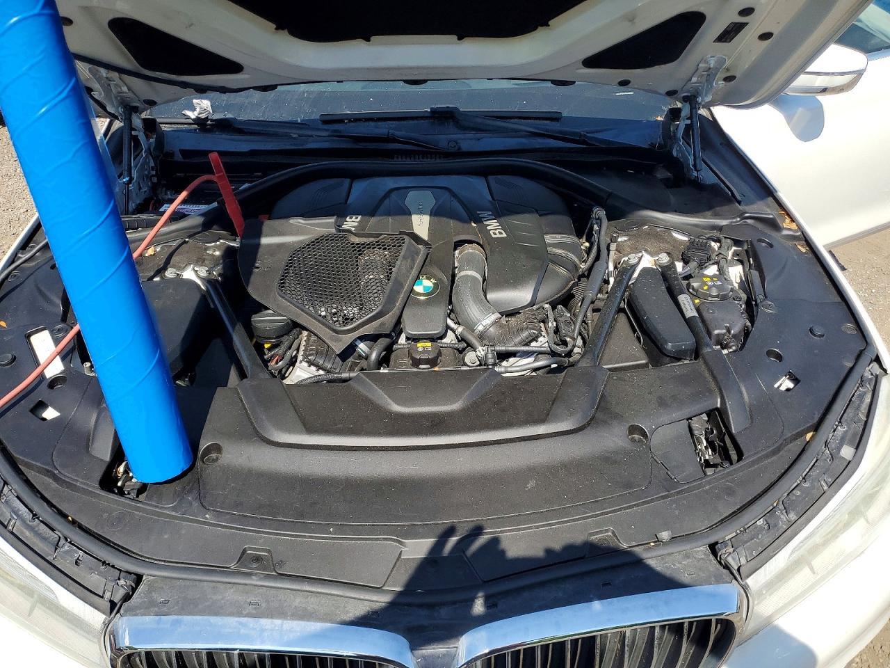 2016 BMW 750 Xi - zdjęcie 11