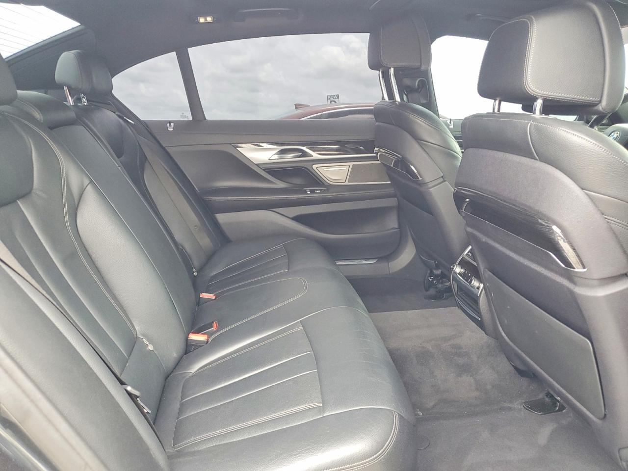 2019 BMW 740 I - zdjęcie 10