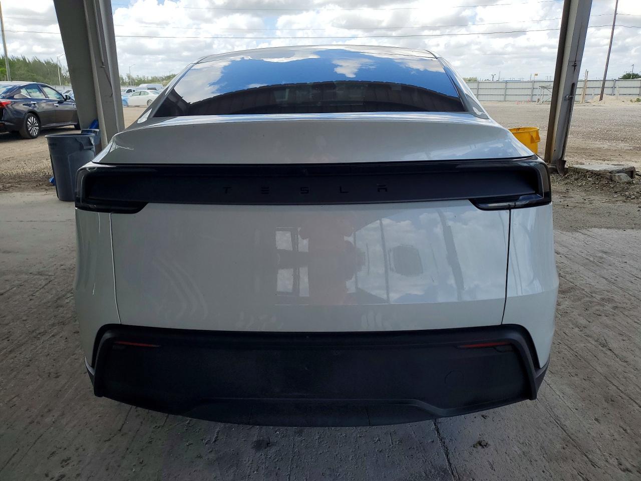2026 Tesla Model Y - zdjęcie 6