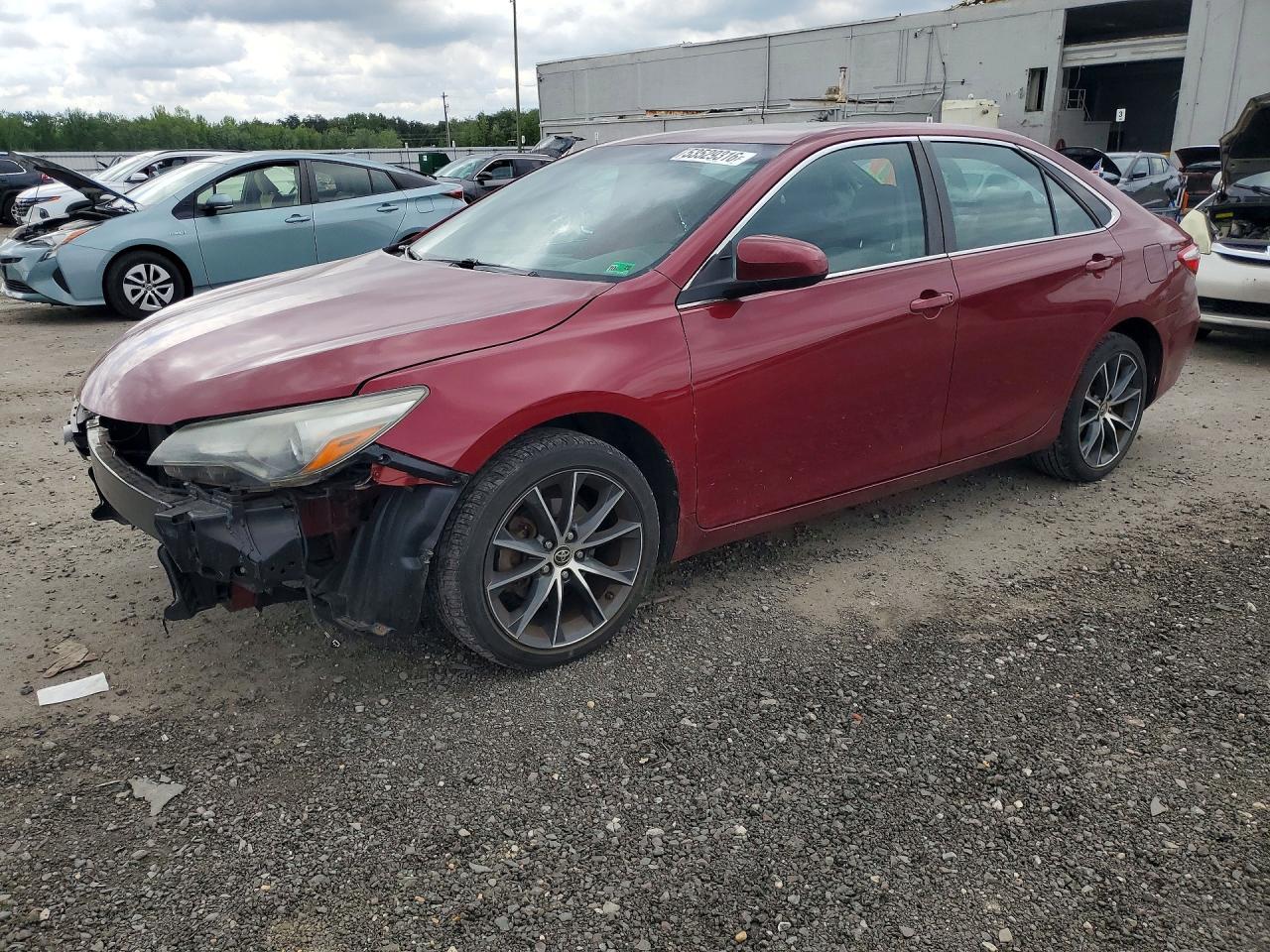 2016 Toyota Camry Xse - zdjęcie główne