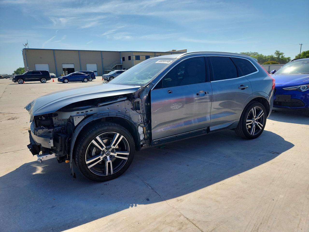 2020 Volvo Xc60 T5 Momentum - zdjęcie główne