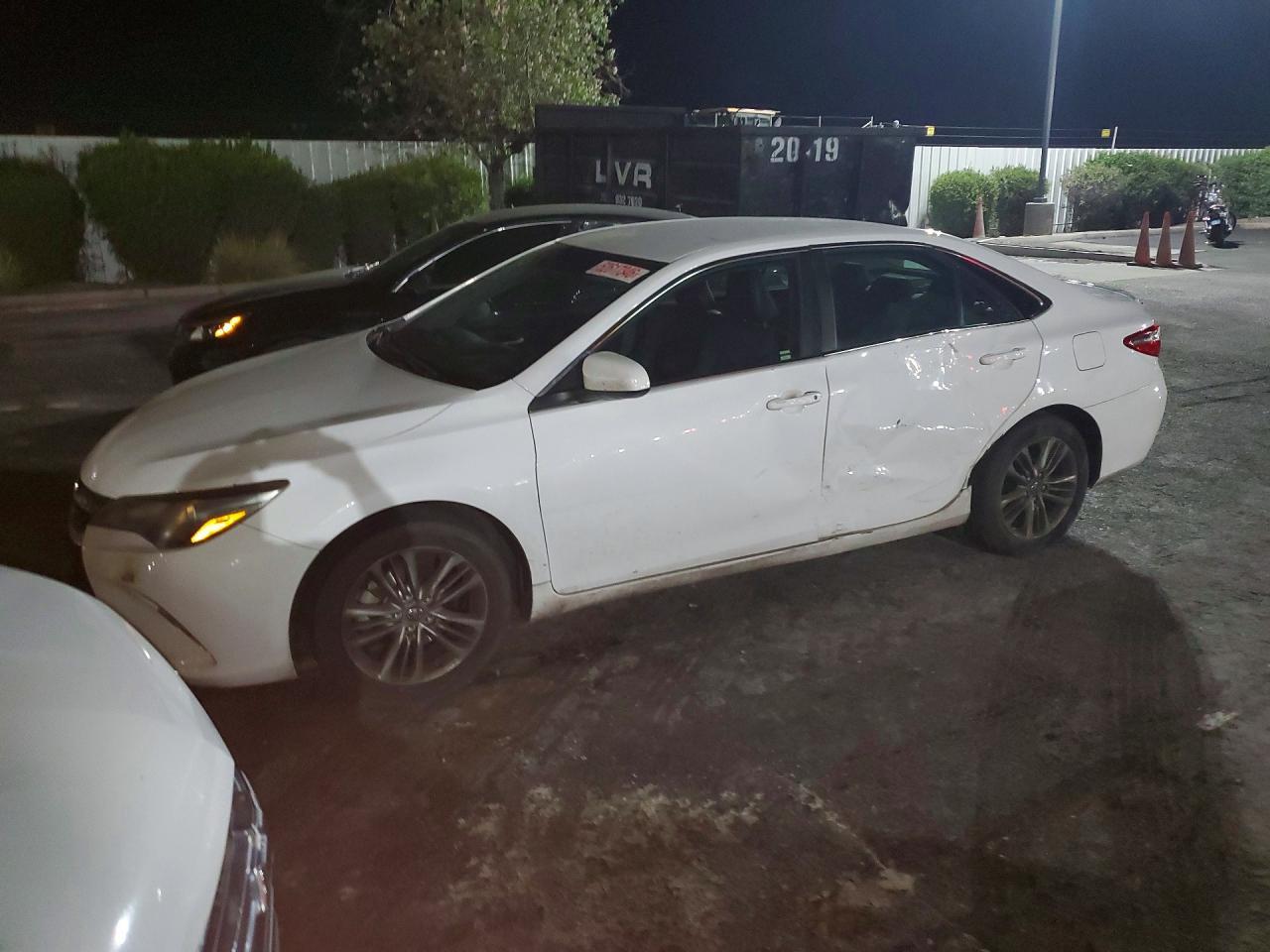 2017 Toyota Camry Se - zdjęcie główne