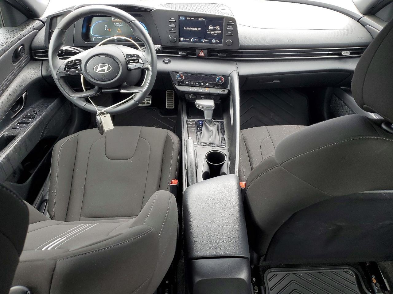 2025 Hyundai Elantra Sel Sport - zdjęcie 8