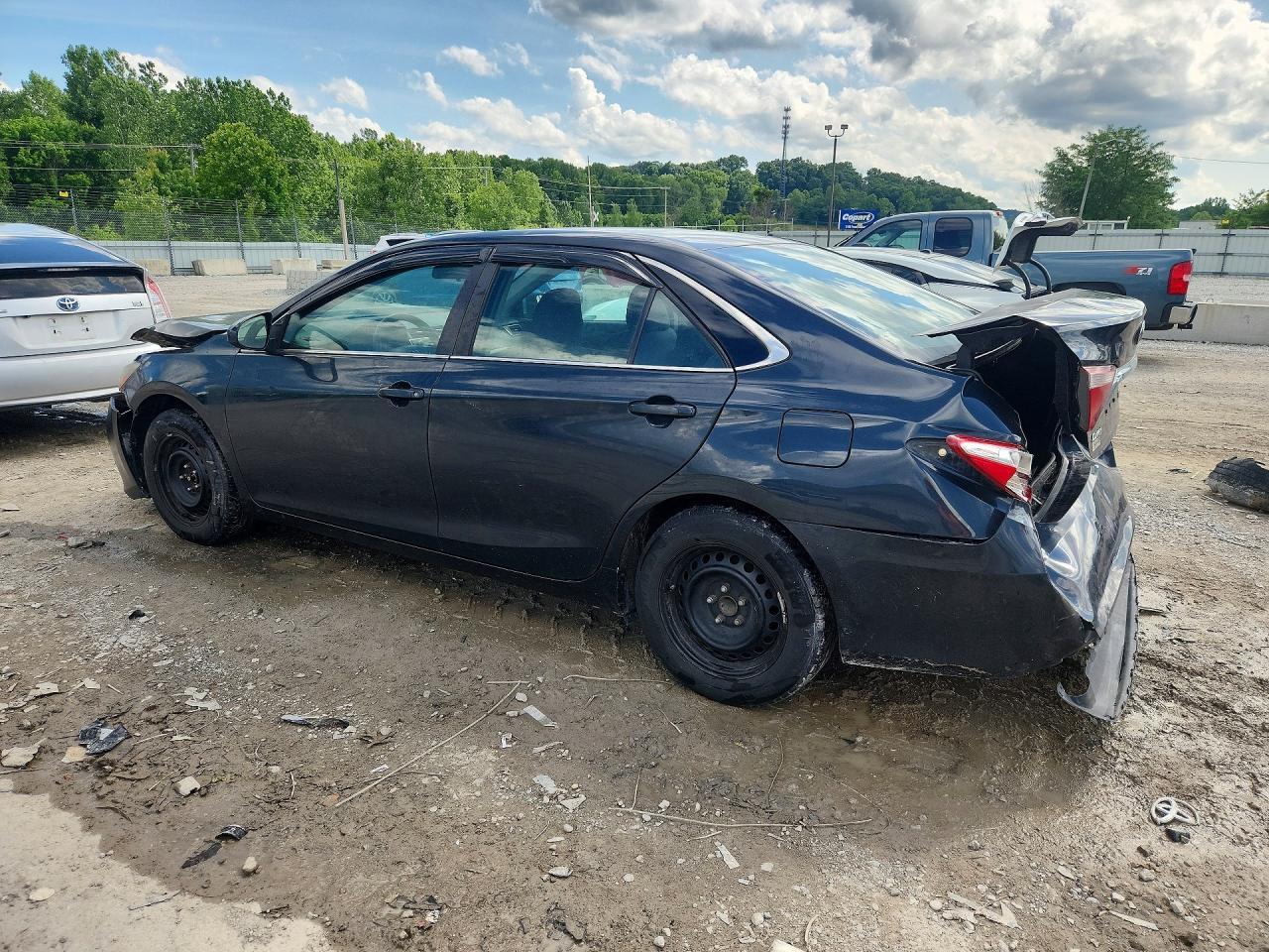 2017 Toyota Camry Le - zdjęcie 2