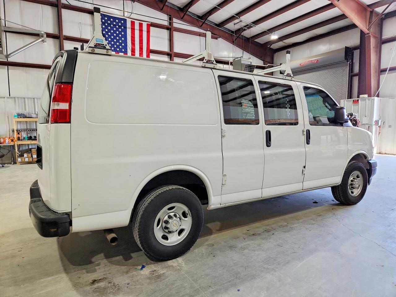 2020 Chevrolet Express G2500 - zdjęcie 3