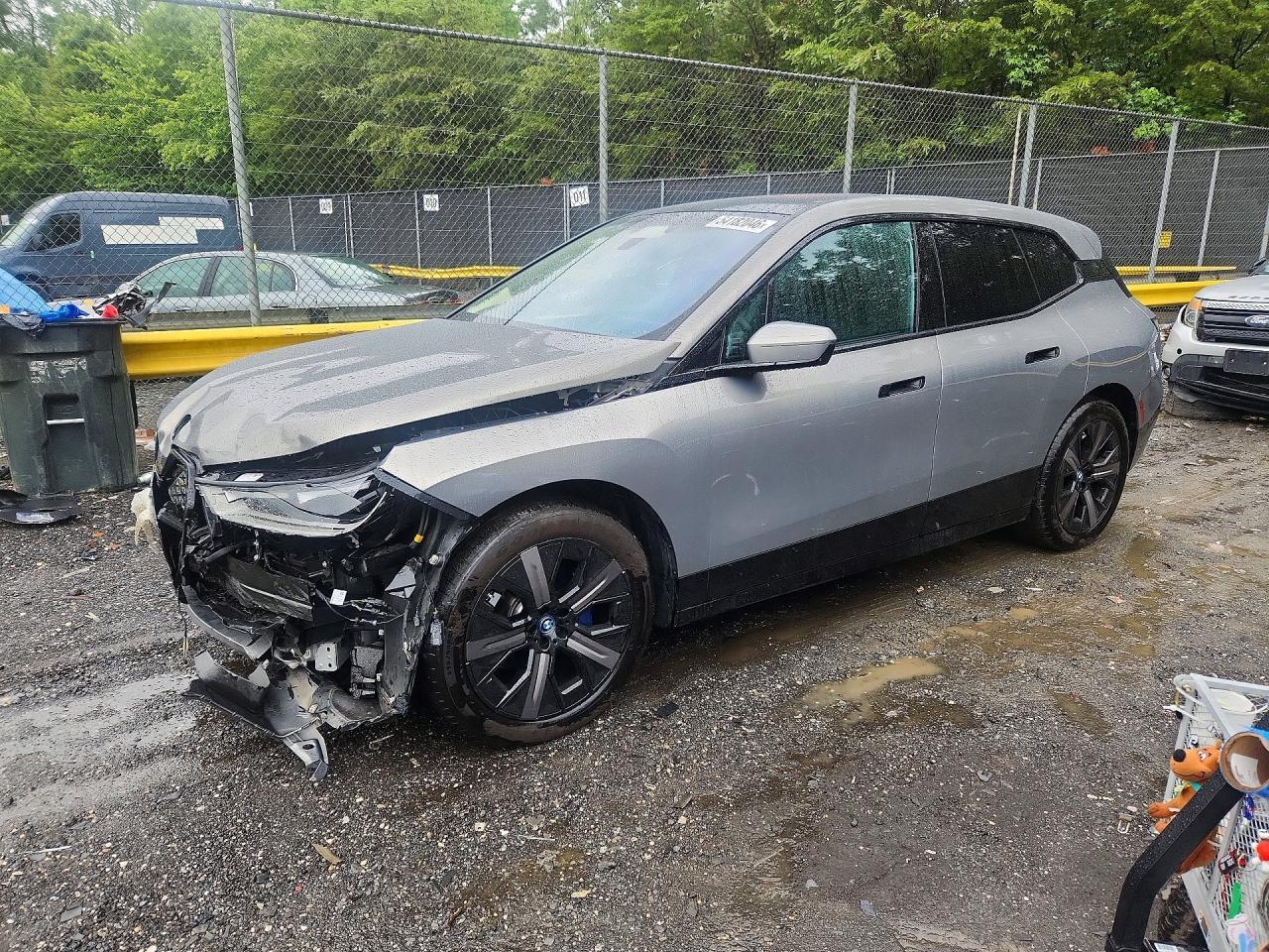 2024 BMW Ix xDrive50 - zdjęcie główne