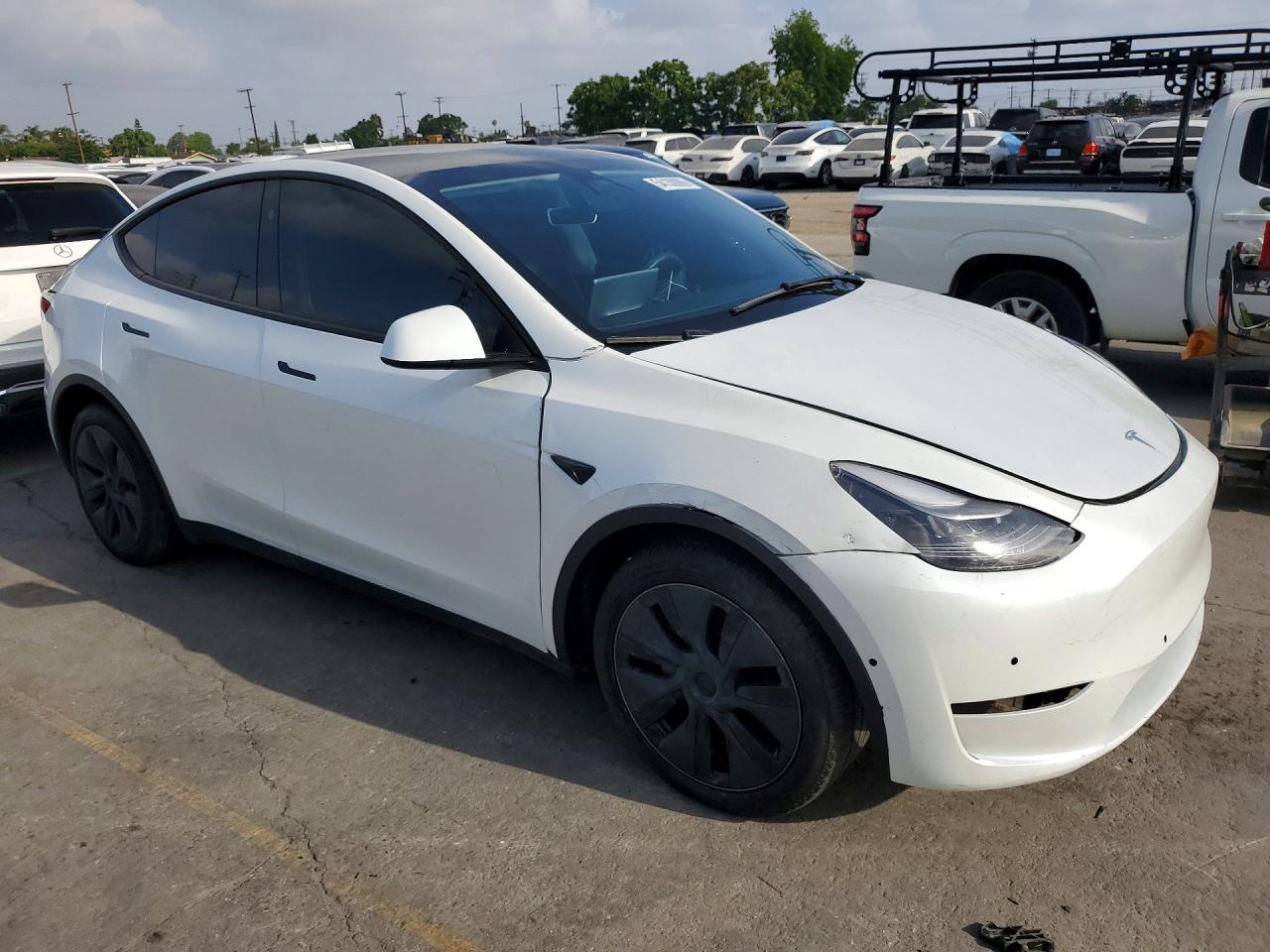 2024 Tesla Model Y - zdjęcie 4