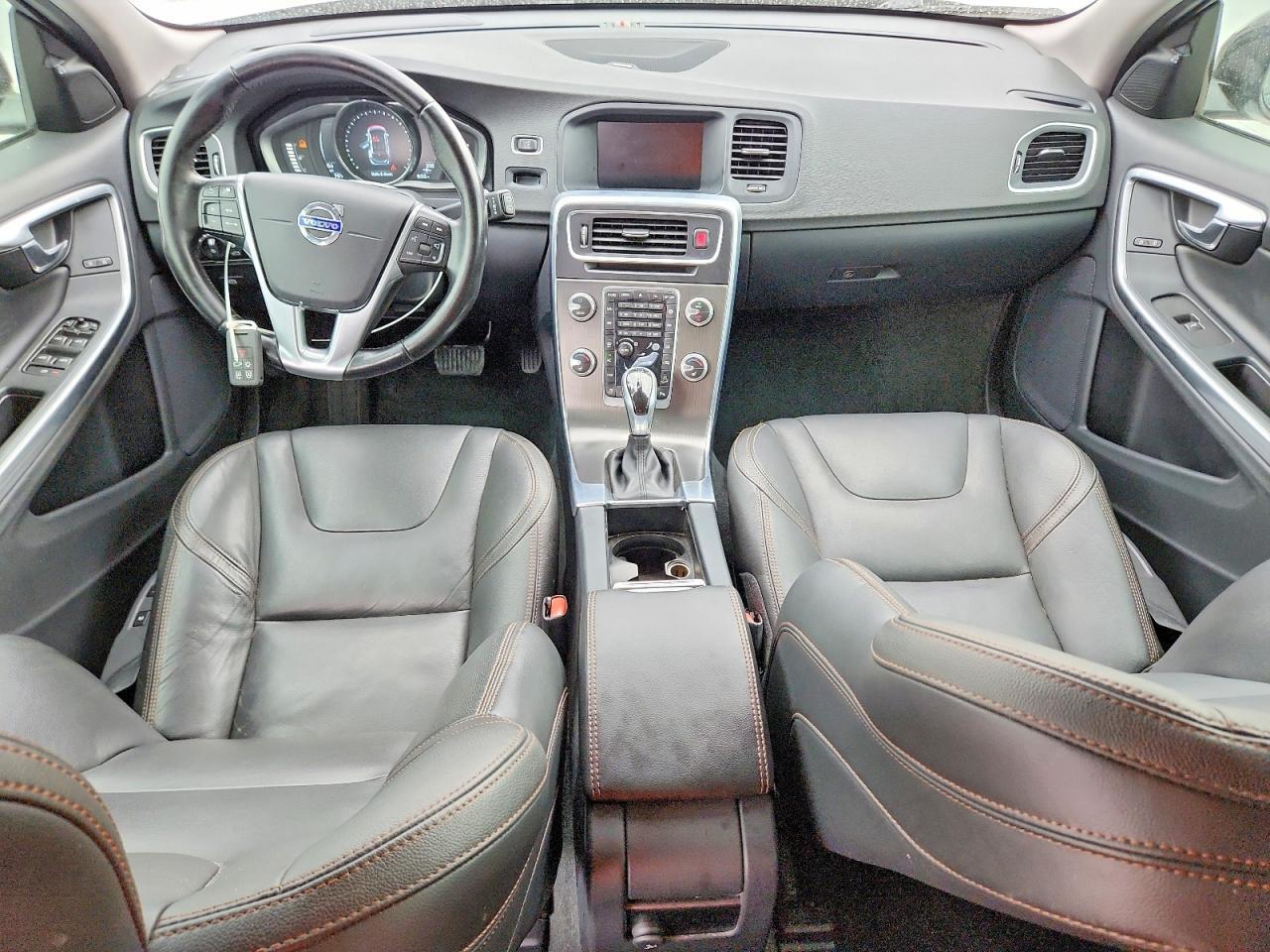 2016 Volvo V60 Cross Country Platinum - zdjęcie 8