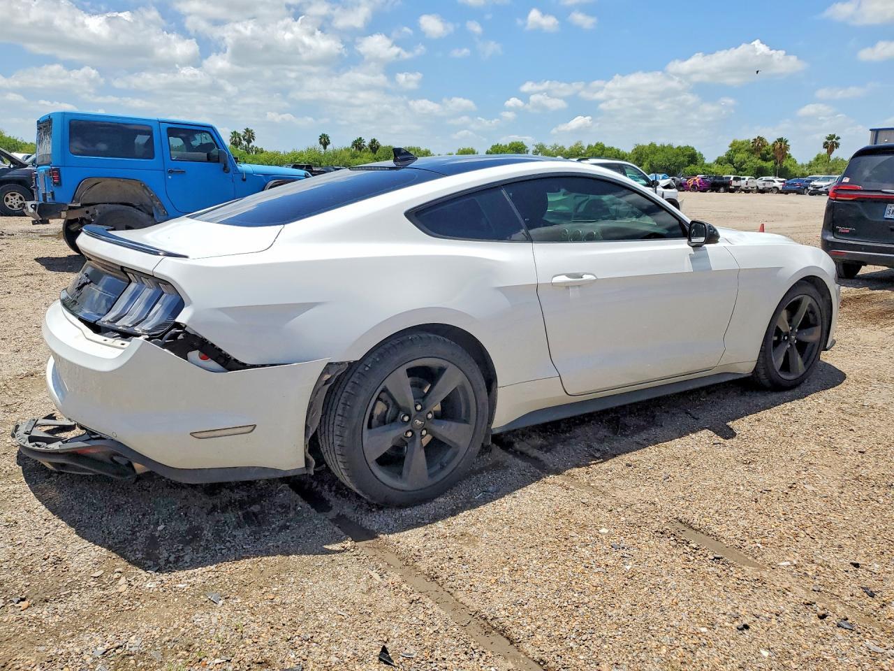 2021 Ford Mustang - zdjęcie 3