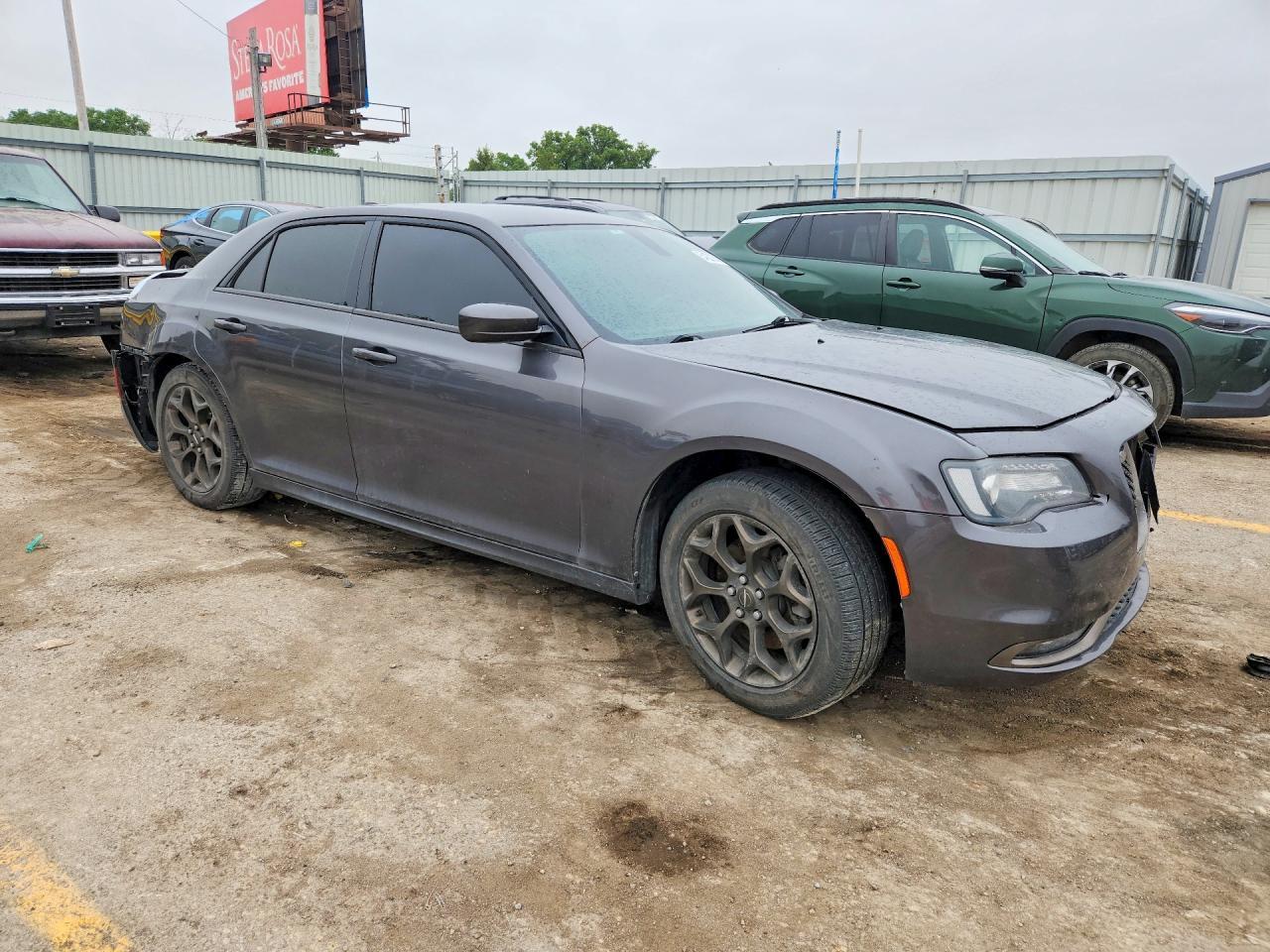 2016 Chrysler 300 S - zdjęcie 4