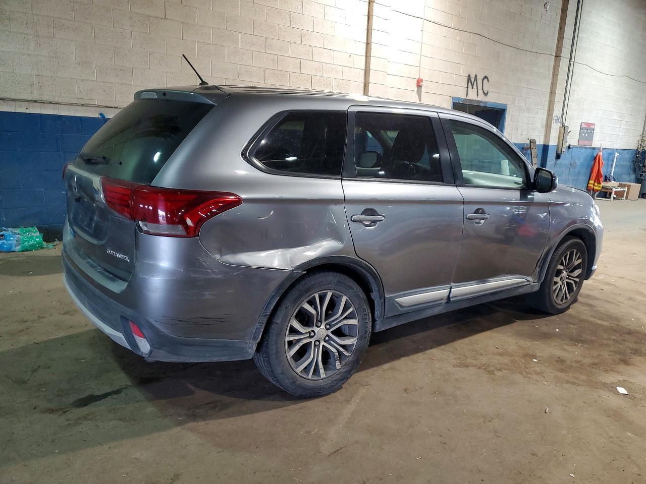 2016 Mitsubishi Outlander Se - zdjęcie 3