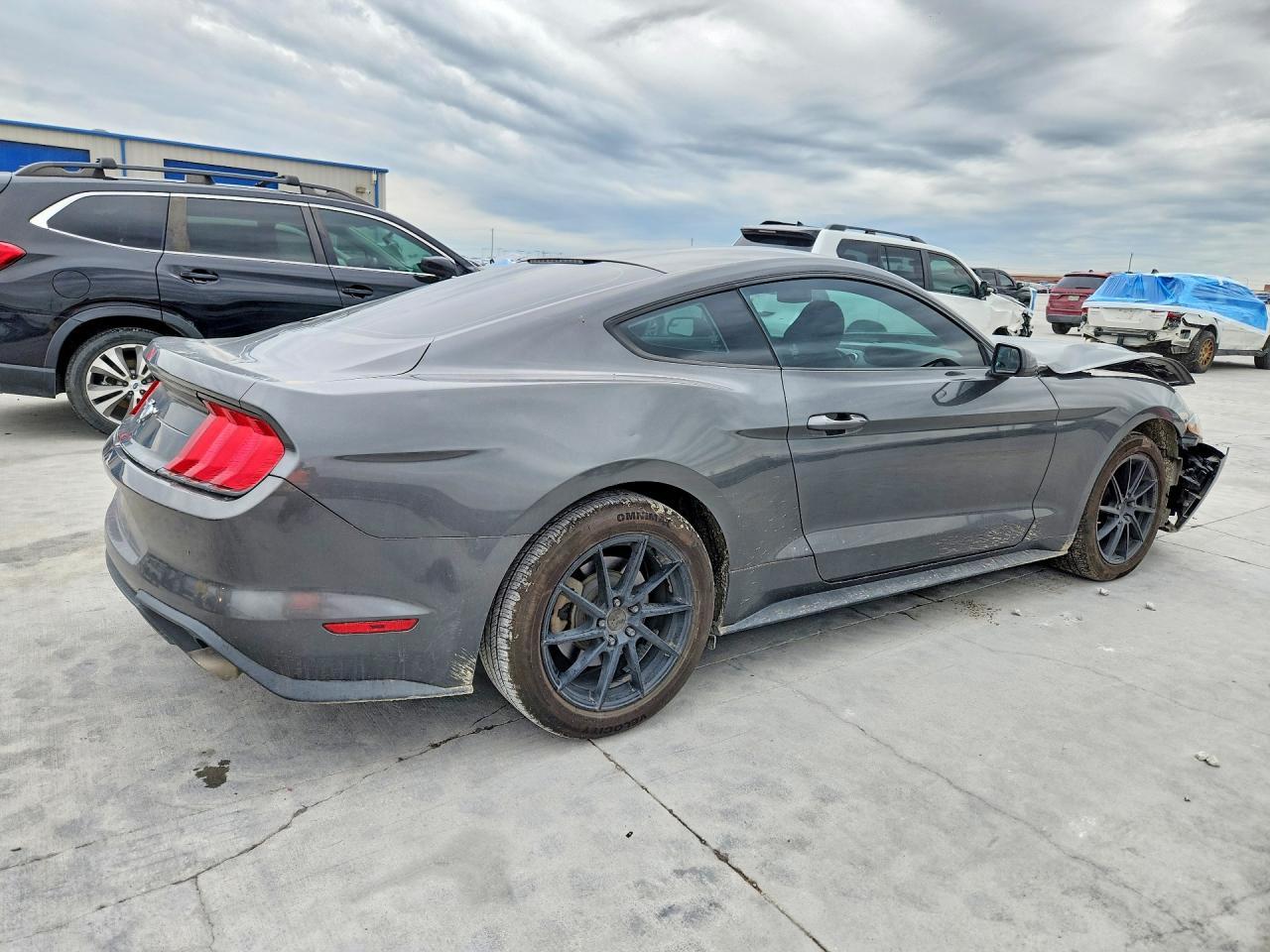 2018 Ford Mustang - zdjęcie 3