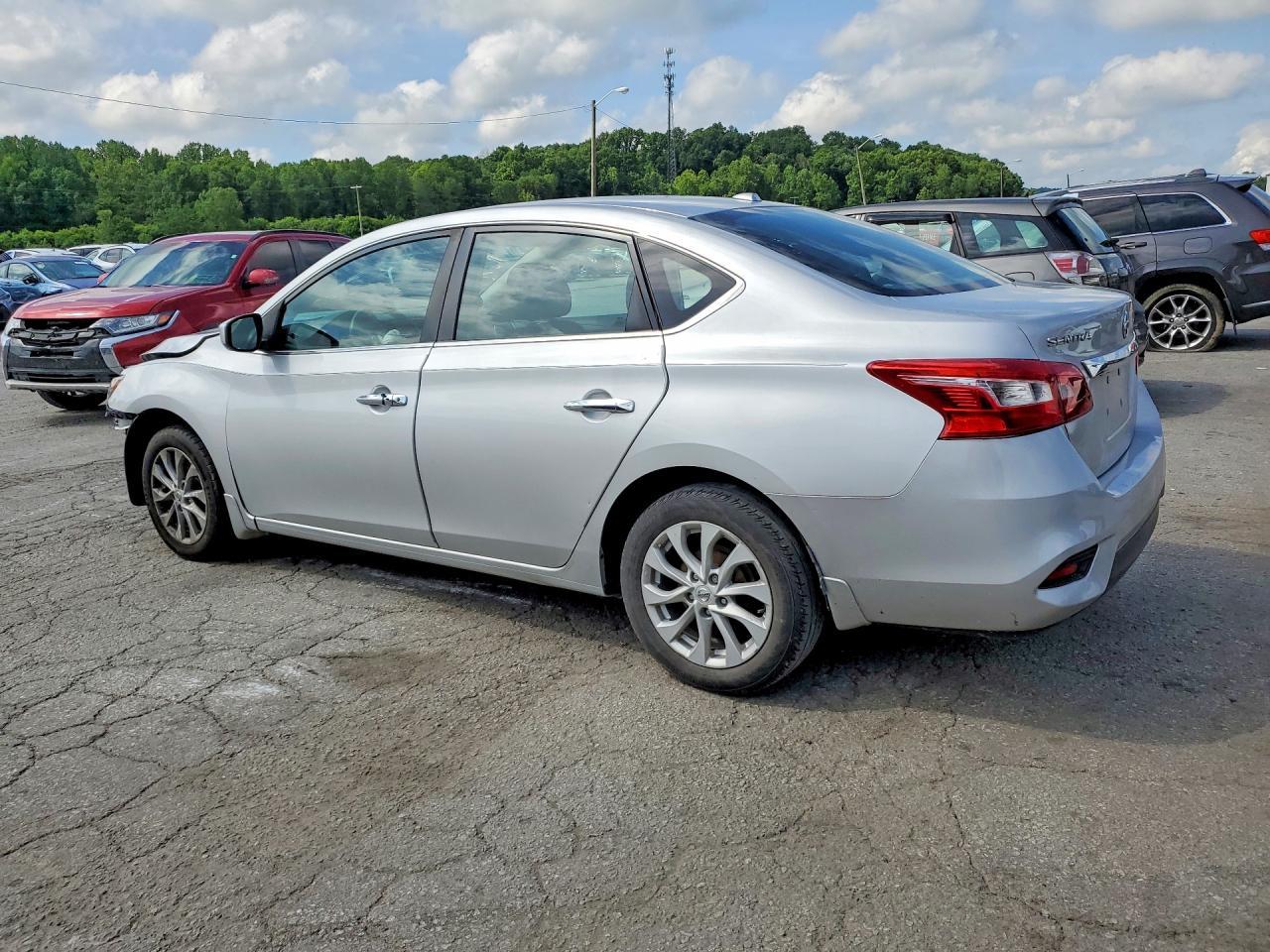 2019 Nissan Sentra Sv - zdjęcie 2