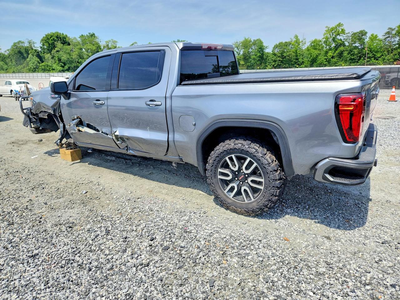 2020 GMC Sierra K1500 At4 - zdjęcie 2