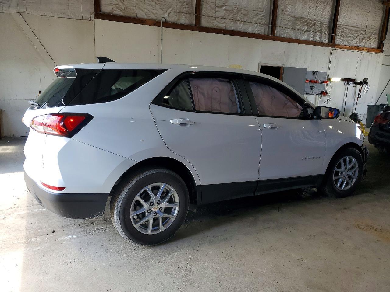 2024 Chevrolet Equinox Ls - zdjęcie 3