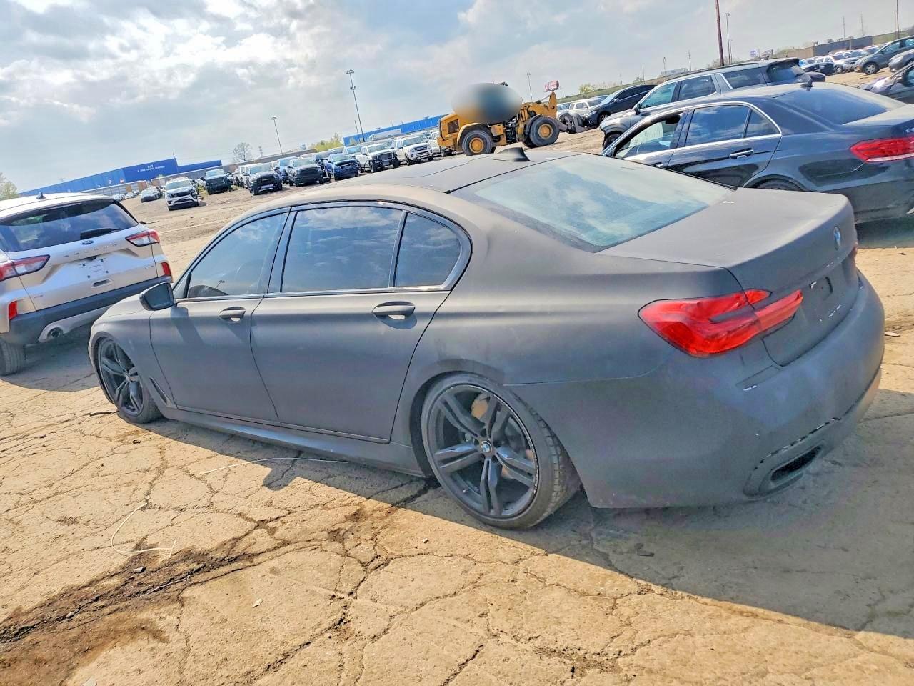 2016 BMW 750 I - zdjęcie 2
